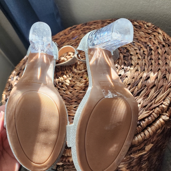 Silver heels - Picture 4 of 6